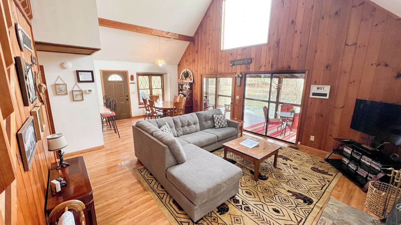 Photo of Livingroom in Ellijay
