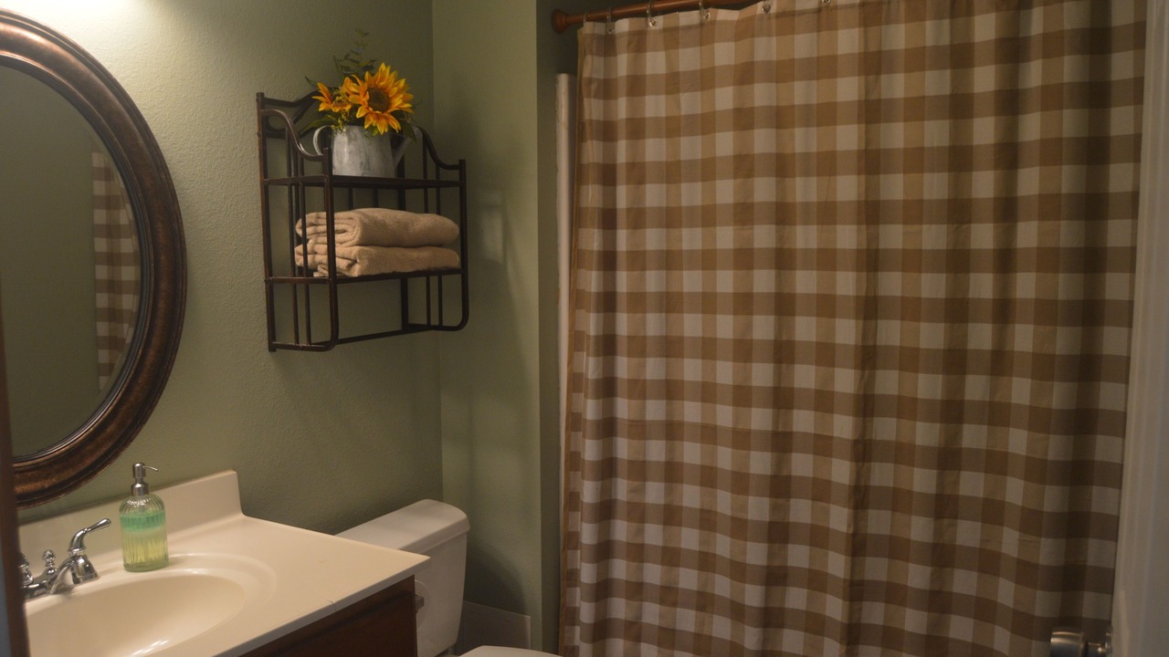 Photo of Bathroom in Luling