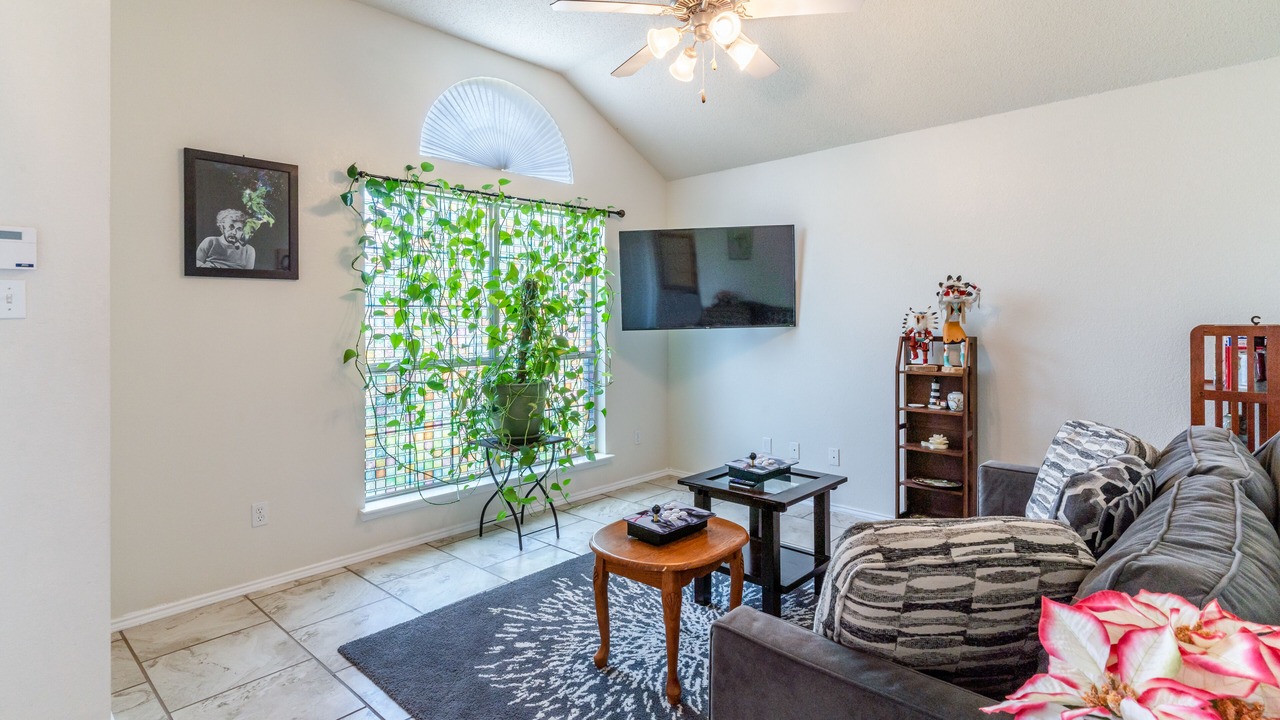Photo of Bedroom in Crowley