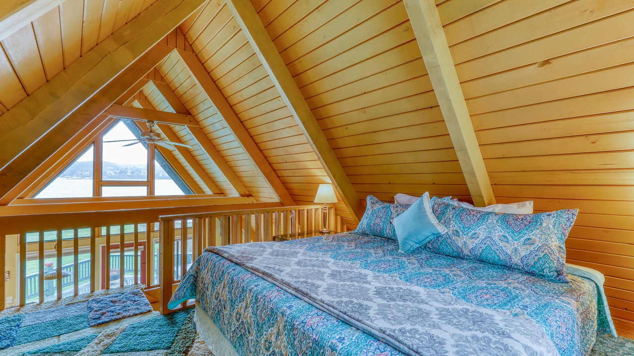 Photo of Bedroom in Anacortes