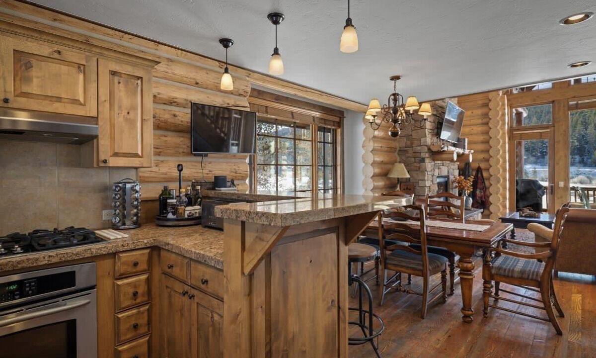 Photo of Others in Victor