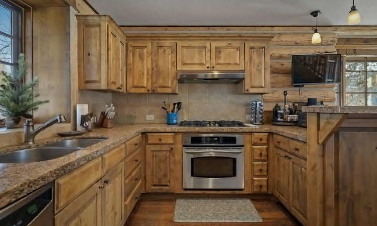 Photo of Others in Victor