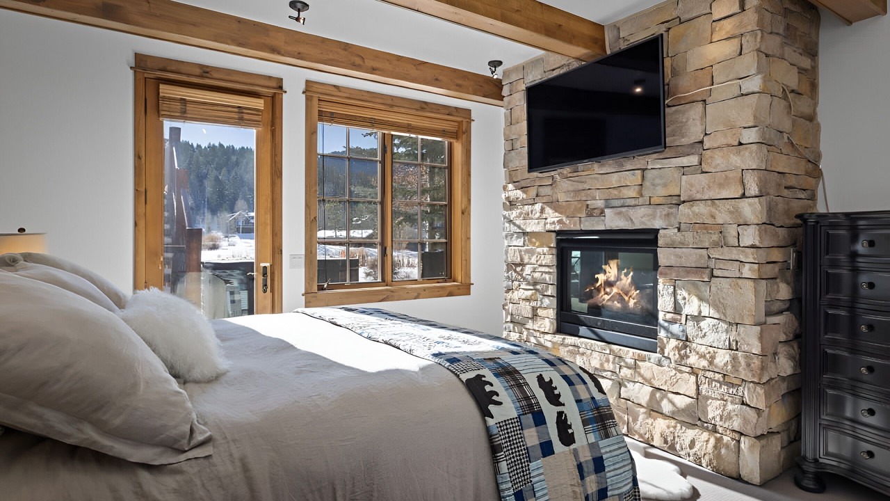 Photo of Others in Victor