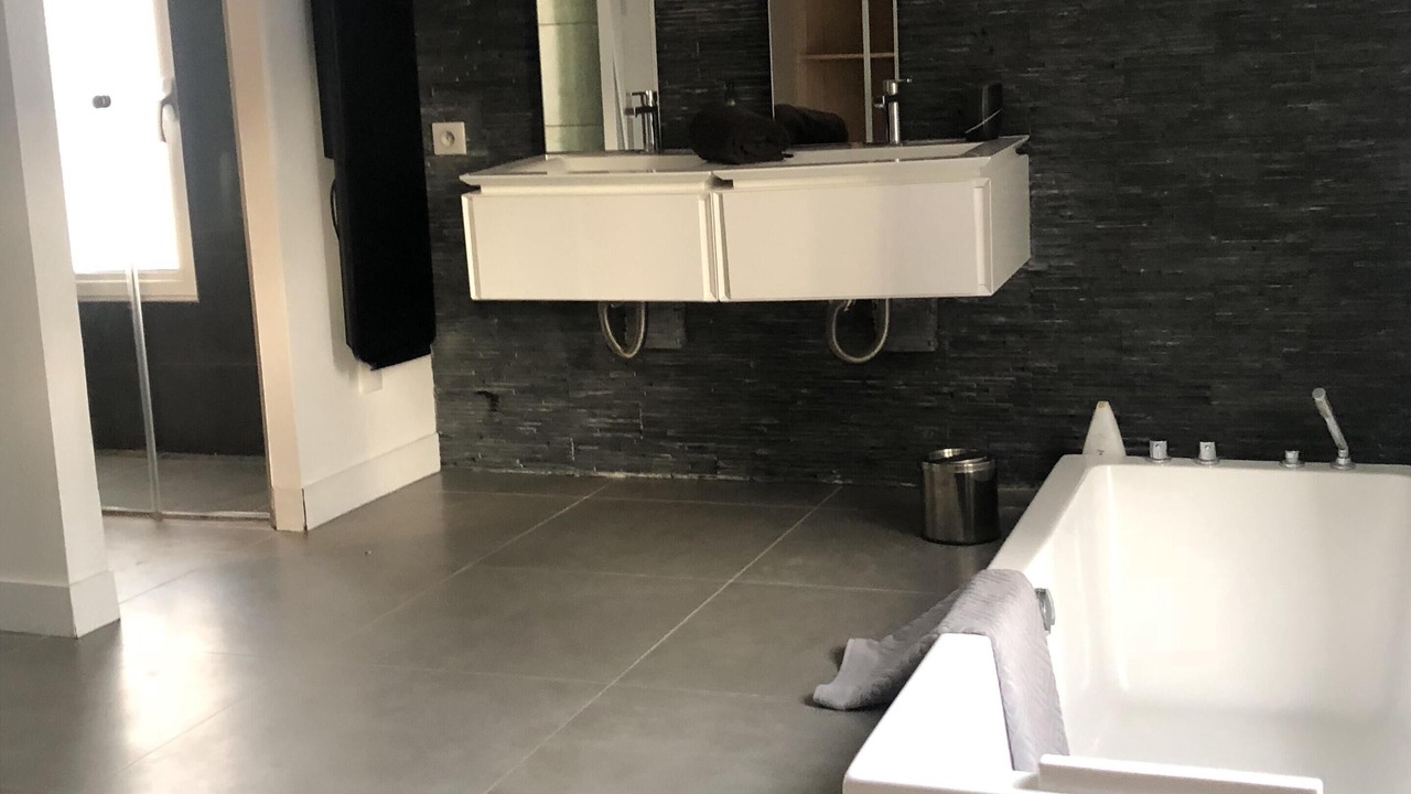 Photo of Bathroom in Deauville City Centre
