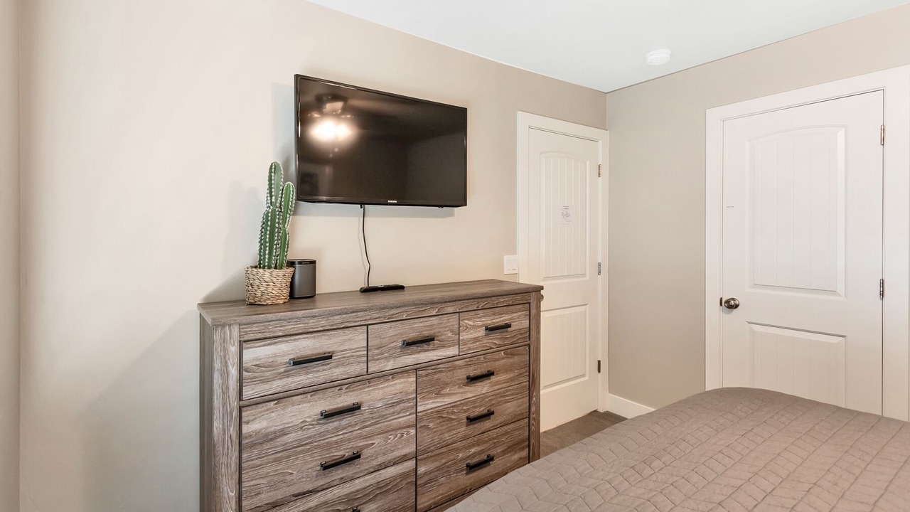 Photo of Bedroom in Hurricane