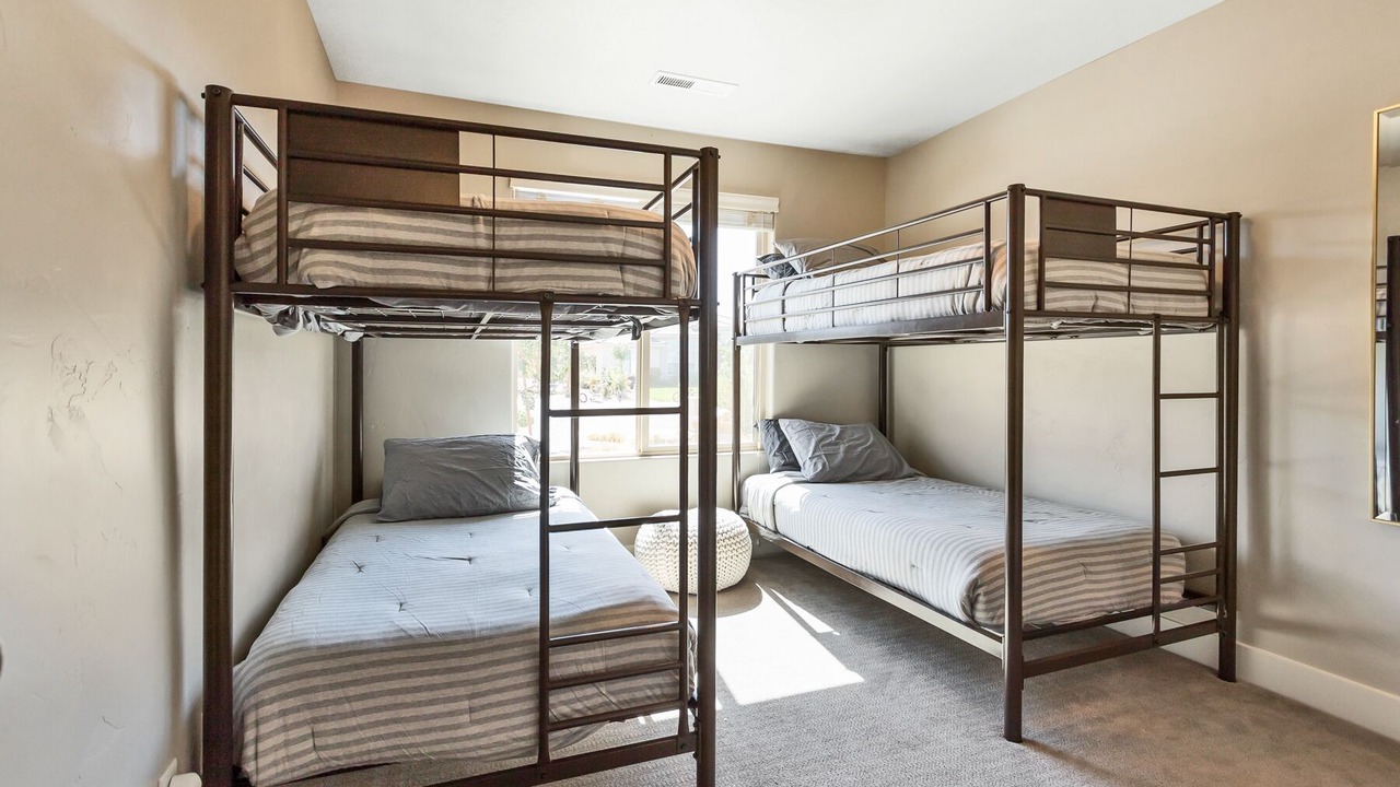 Photo of Bedroom in Hurricane
