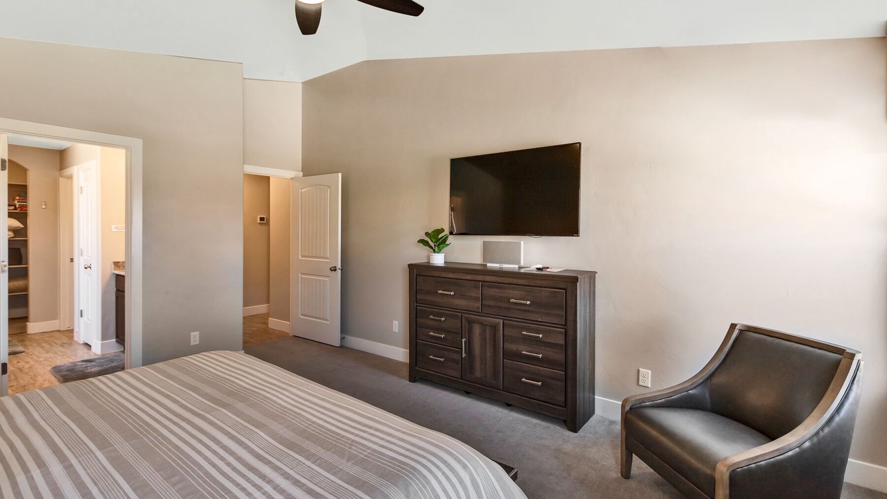 Photo of Bedroom in Hurricane