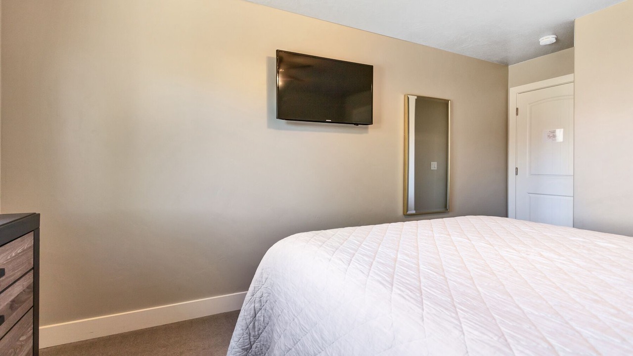 Photo of Bedroom in Hurricane