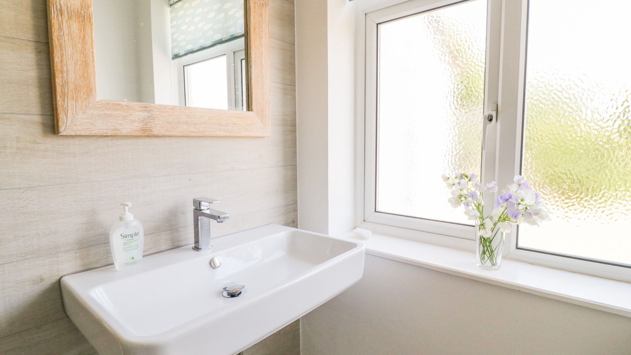 Photo of Bathroom in Widemouth Bay