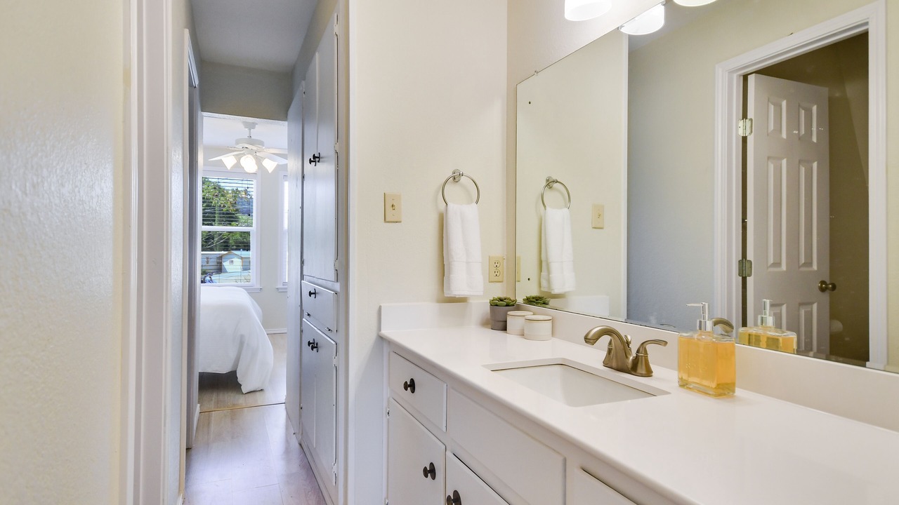 Photo of Bathroom in Lakeland Park
