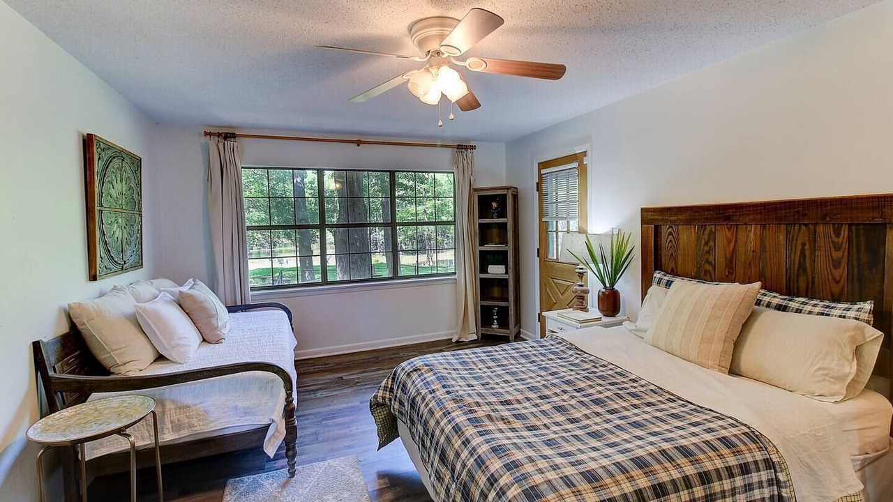 Photo of Bedroom in Shreveport