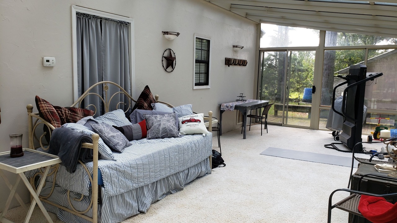 Photo of Livingroom in Booneville