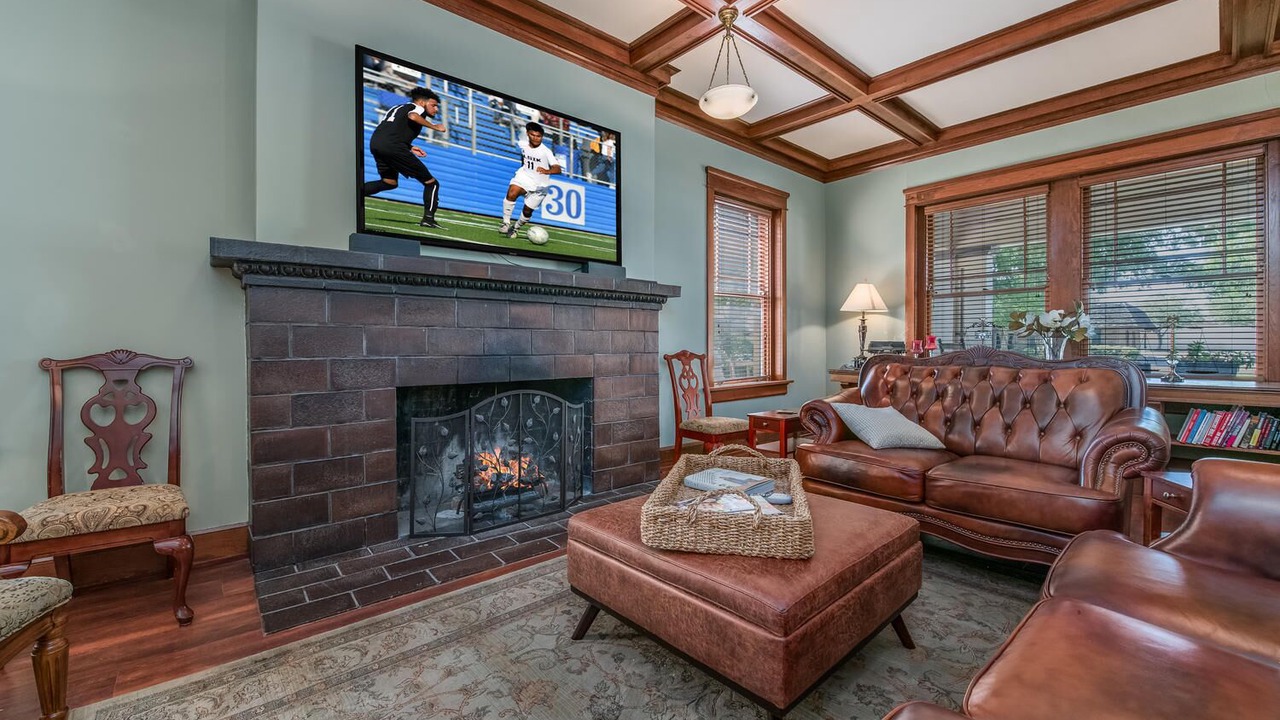 Photo of Livingroom in Austin Ave.