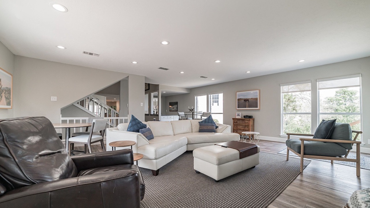 Photo of Livingroom in Hudson Bend