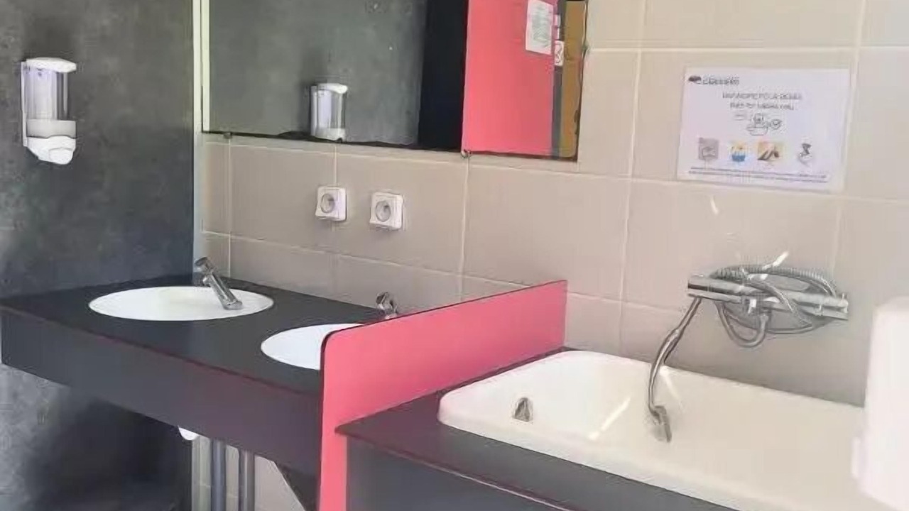 Photo of Bathroom in Guillac