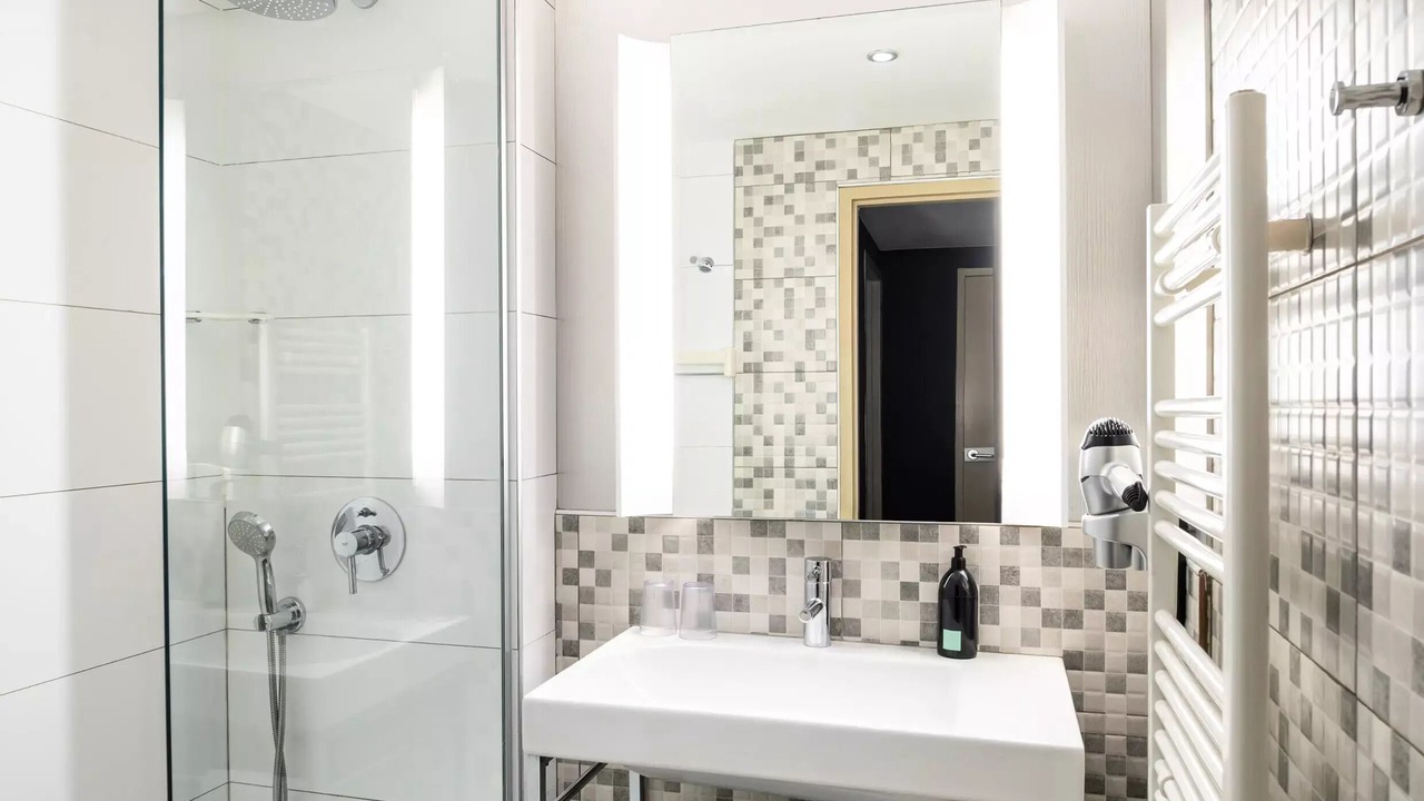 Photo of Bathroom in Puteaux