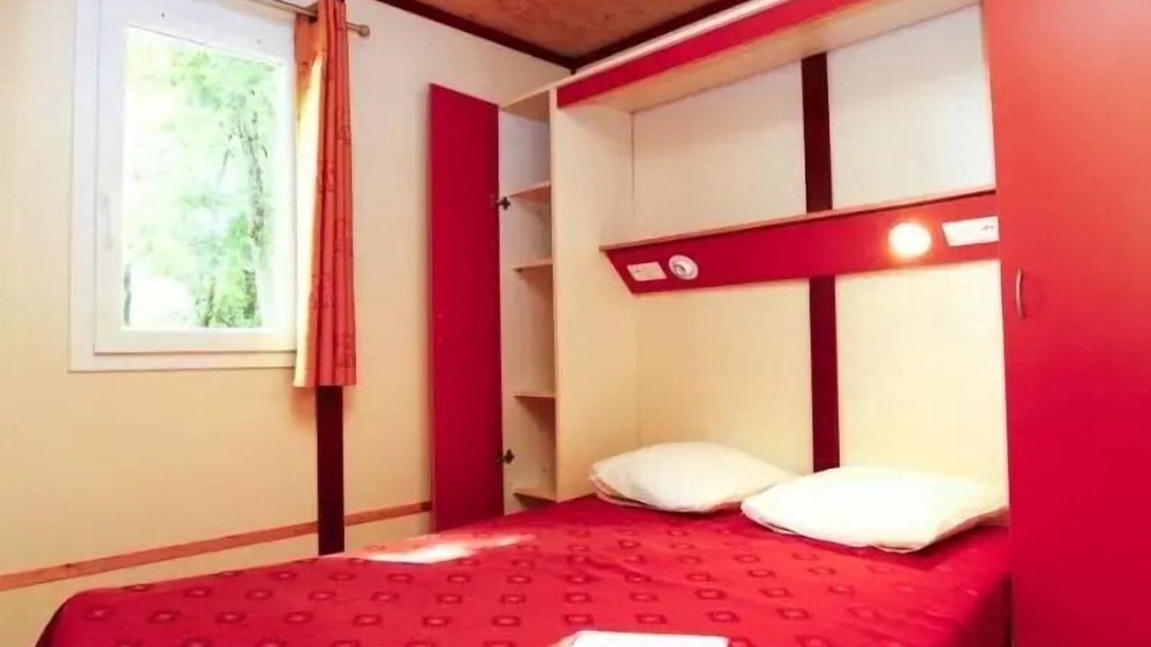 Photo of Bedroom in Castelnau-de-Montmiral