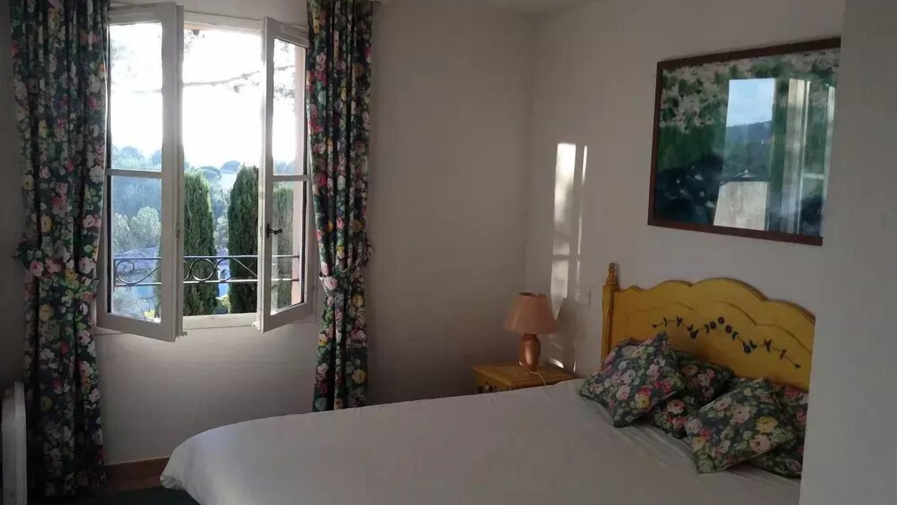 Photo of Bedroom in Pont Royal