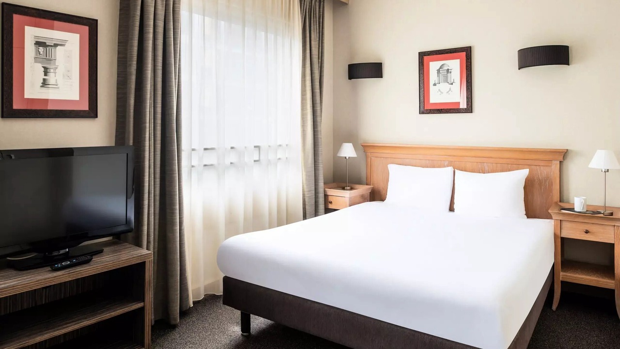 Photo of Bedroom in Puteaux
