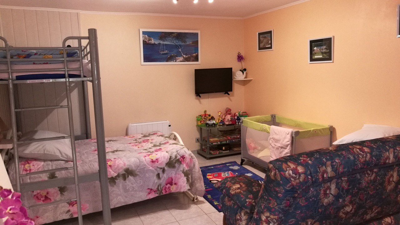 Photo of Bedroom in Port-Jerome-sur-Seine