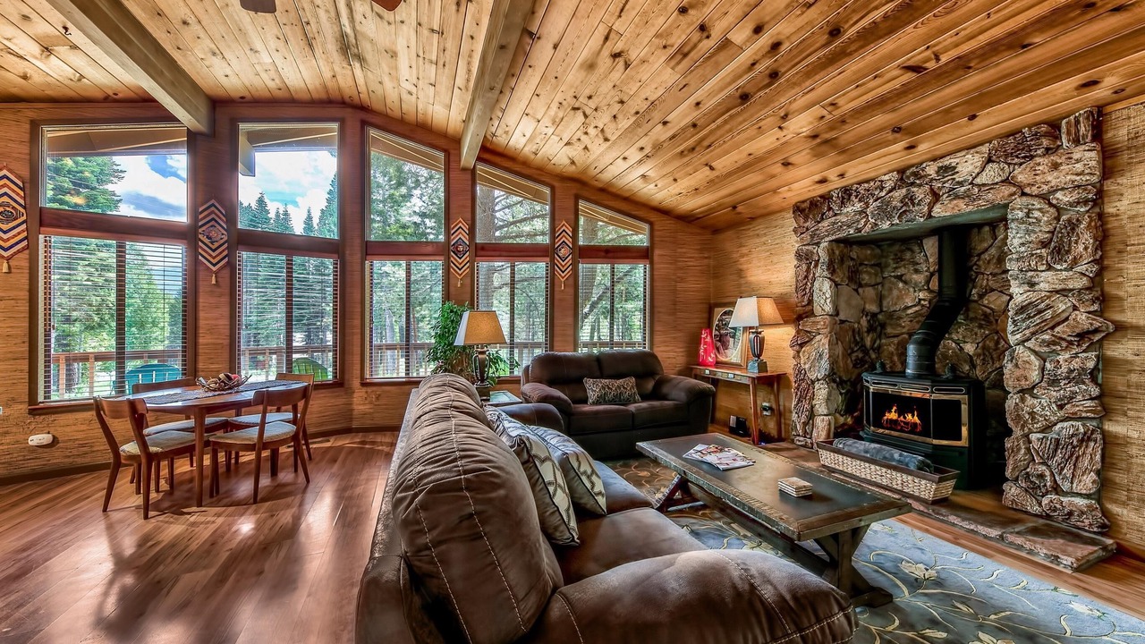 Photo of Livingroom in North Upper Truckee