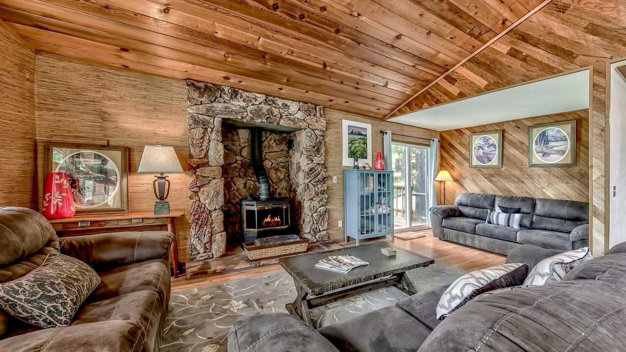 Photo of Livingroom in North Upper Truckee