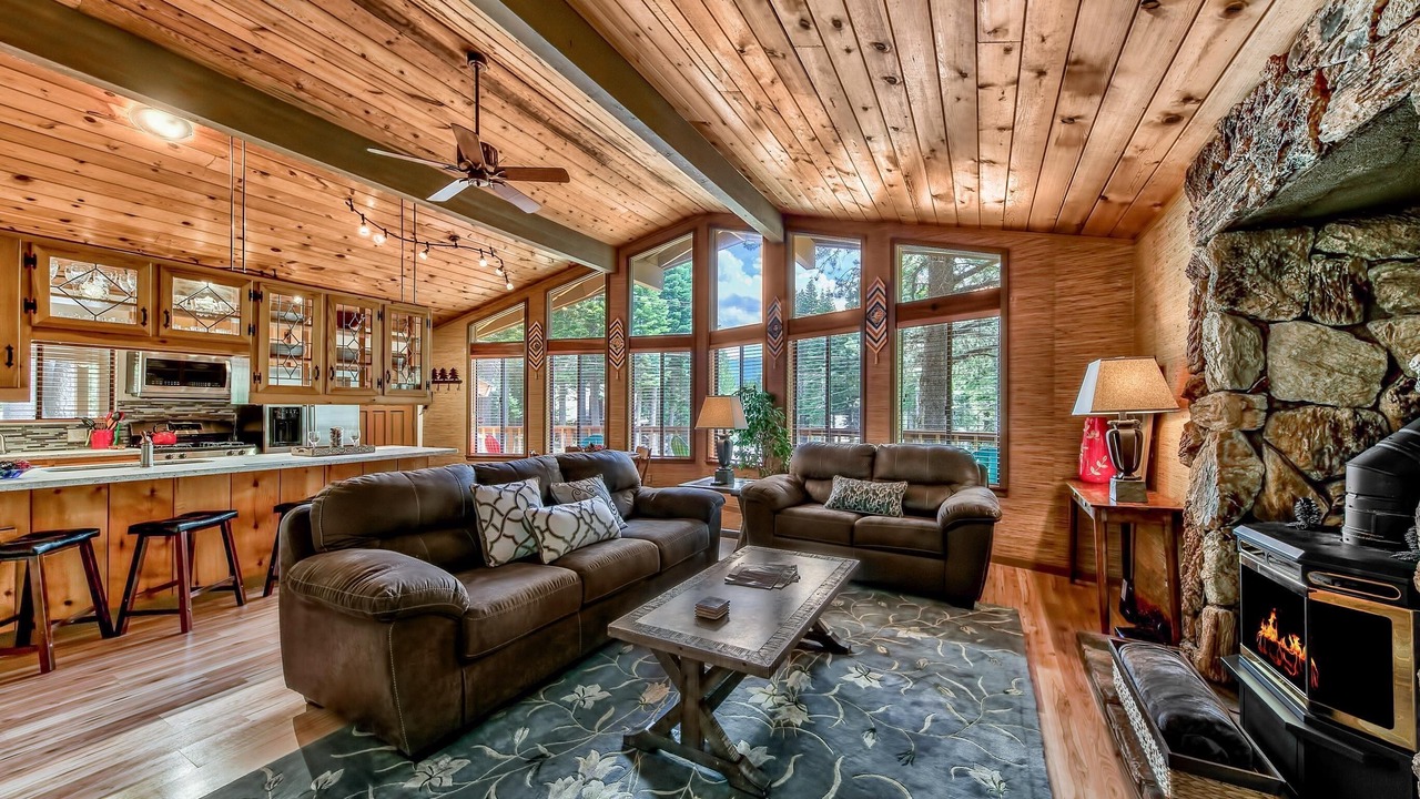 Photo of Livingroom in North Upper Truckee
