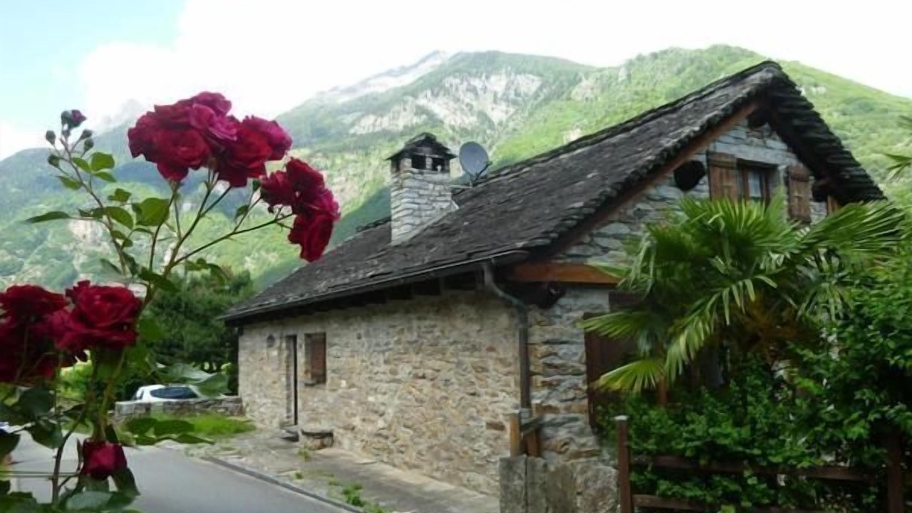 Photo of Others in Semione