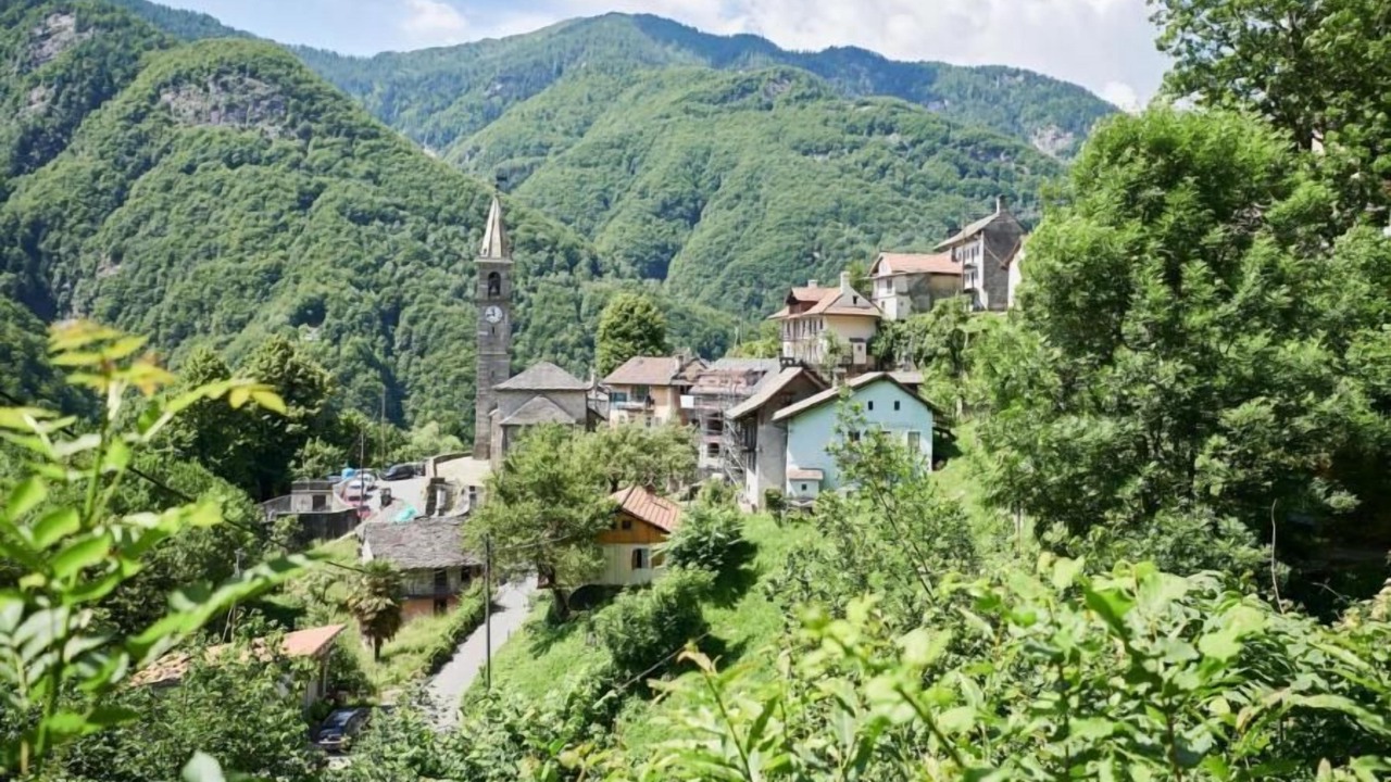 Photo of Others in Russo