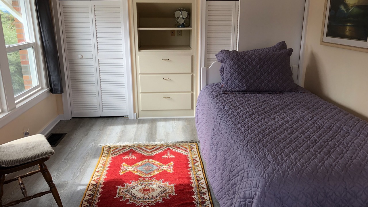 Photo of Bedroom in Cathlamet