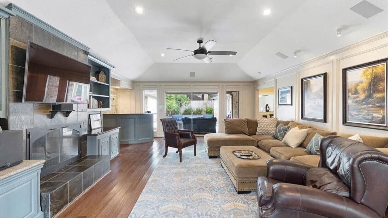 Photo of Livingroom in Woodlake - Briar Meadow