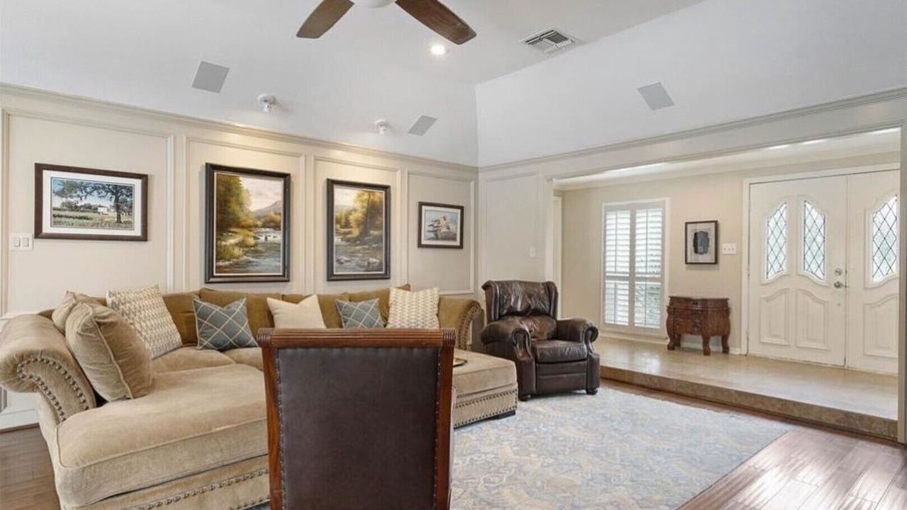 Photo of Livingroom in Woodlake - Briar Meadow