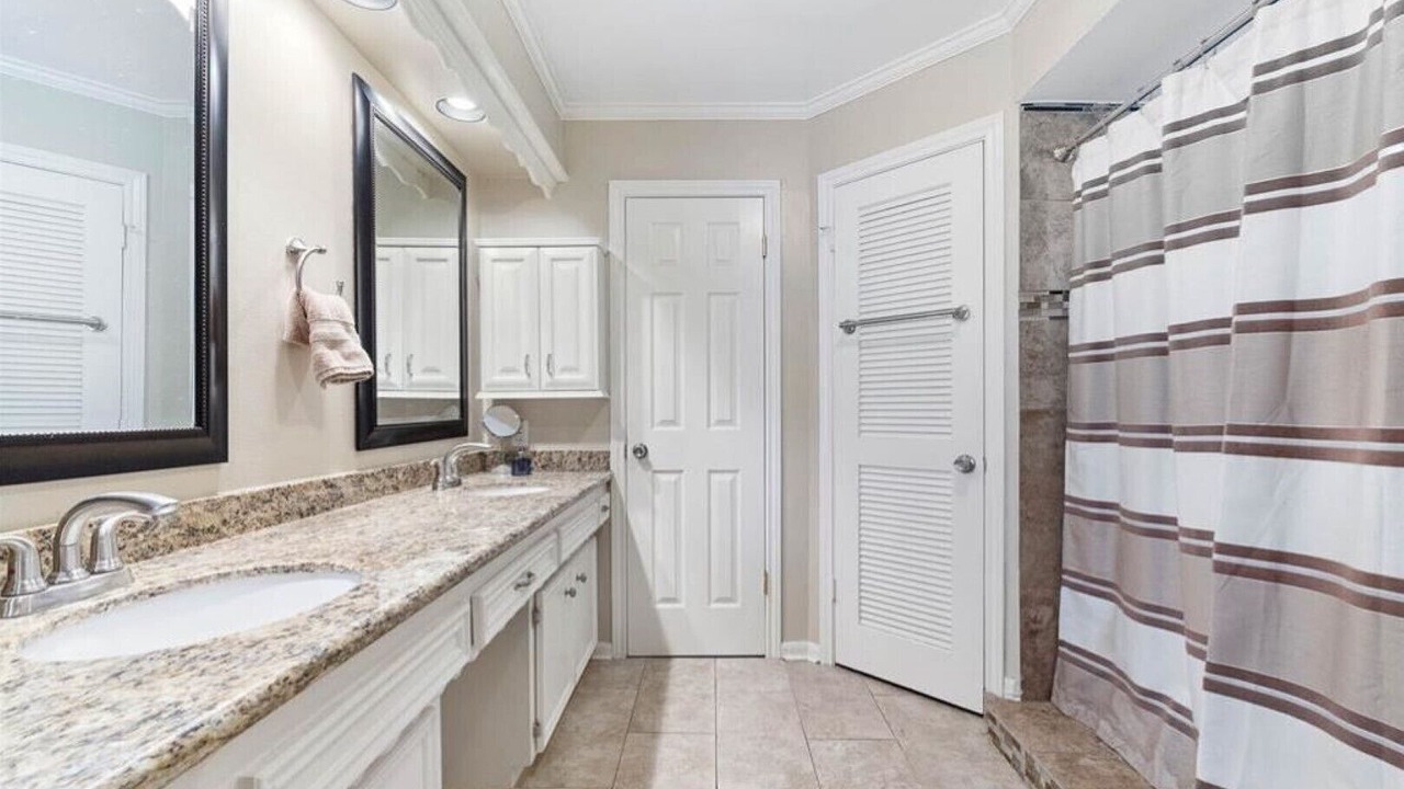 Photo of Bathroom in Woodlake - Briar Meadow