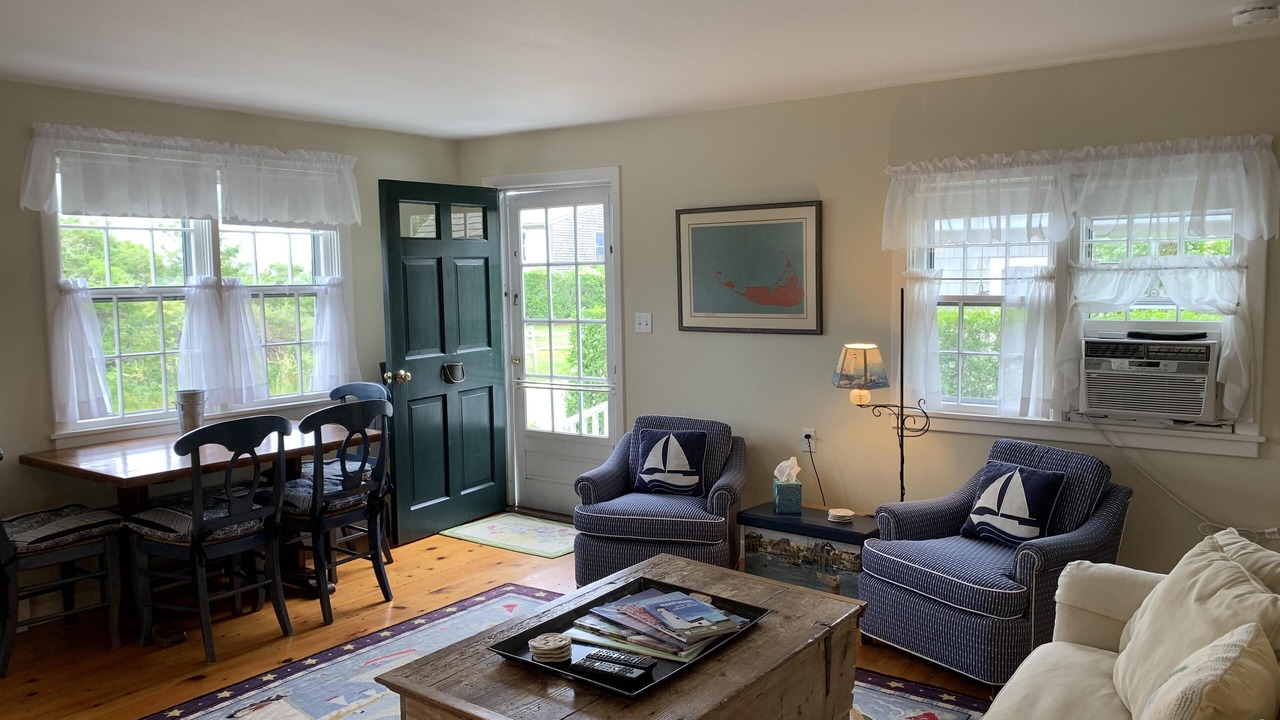 Photo of Livingroom in Brant Point