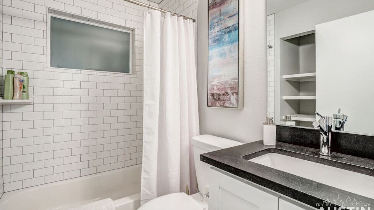 Photo of Bathroom in Parker Lane