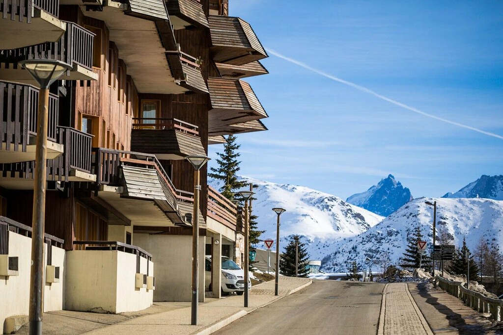 Photo of Buildings in Jeux