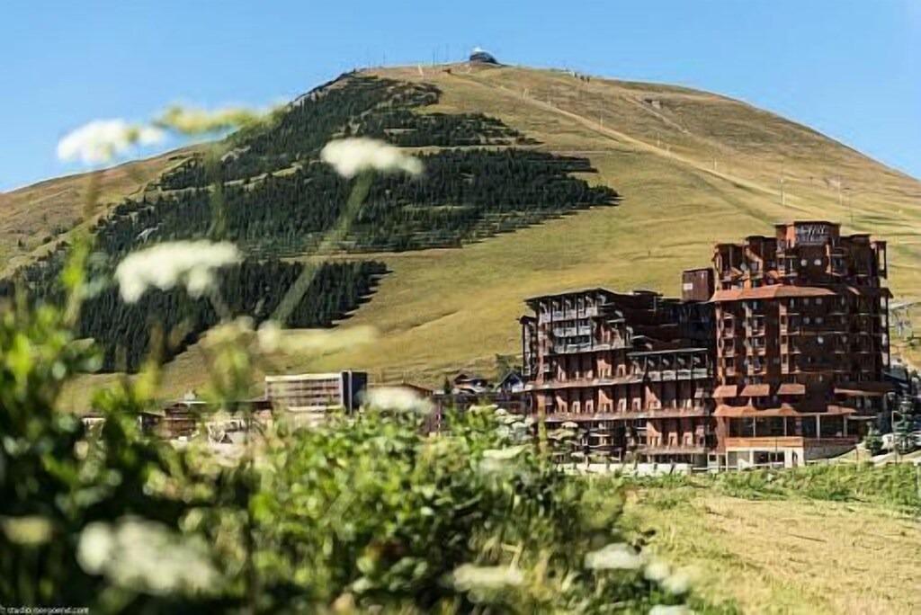 Photo of Buildings in Jeux