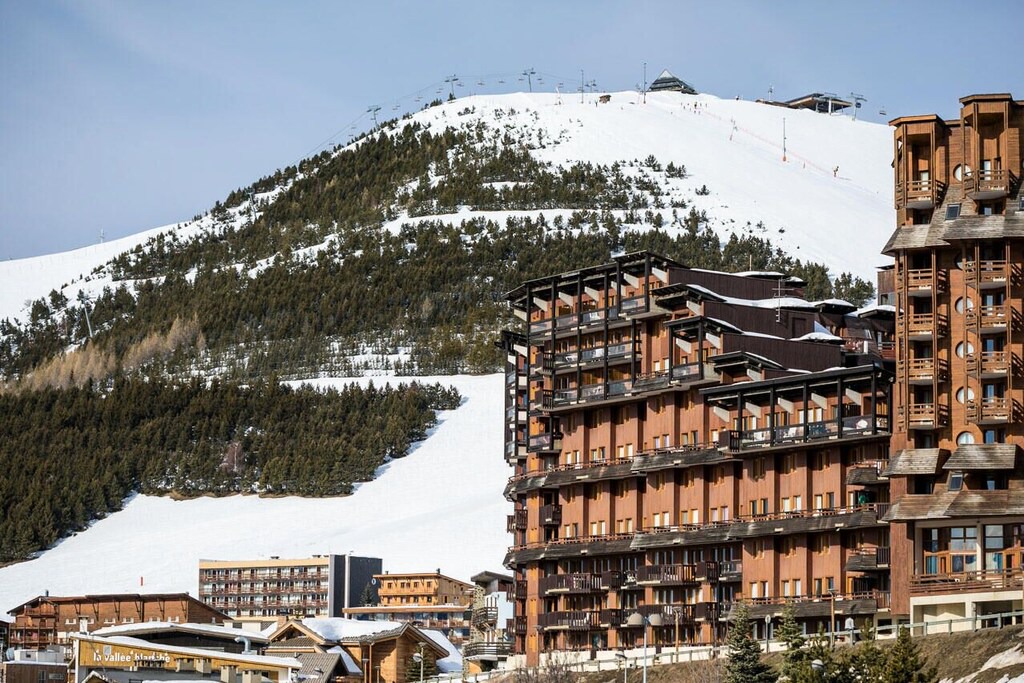 Photo of Buildings in Jeux