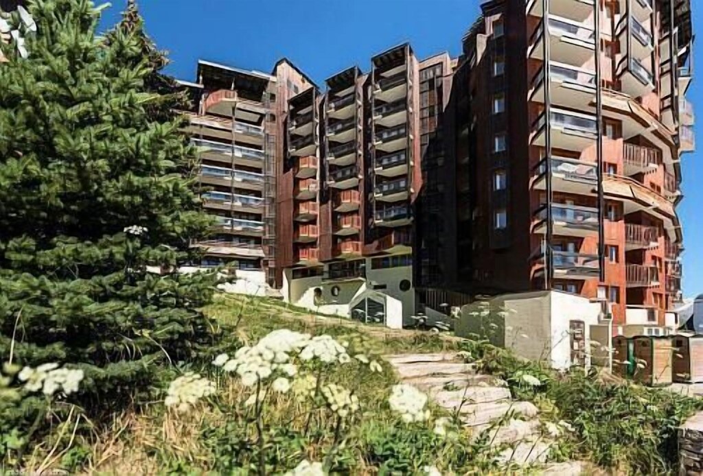 Photo of Buildings in Jeux