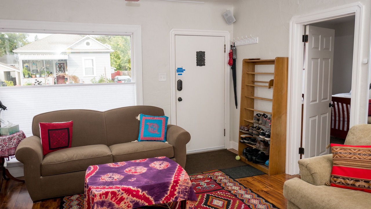 Photo of Livingroom in Burbank Gardens Neighborhood Association