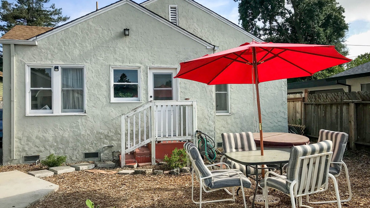 Photo of Outdoor in Burbank Gardens Neighborhood Association