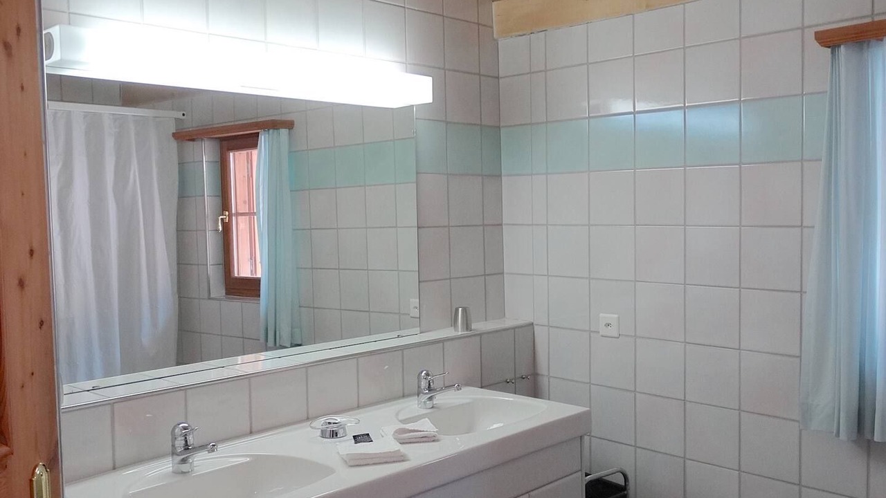 Photo of Bathroom in Zuoz