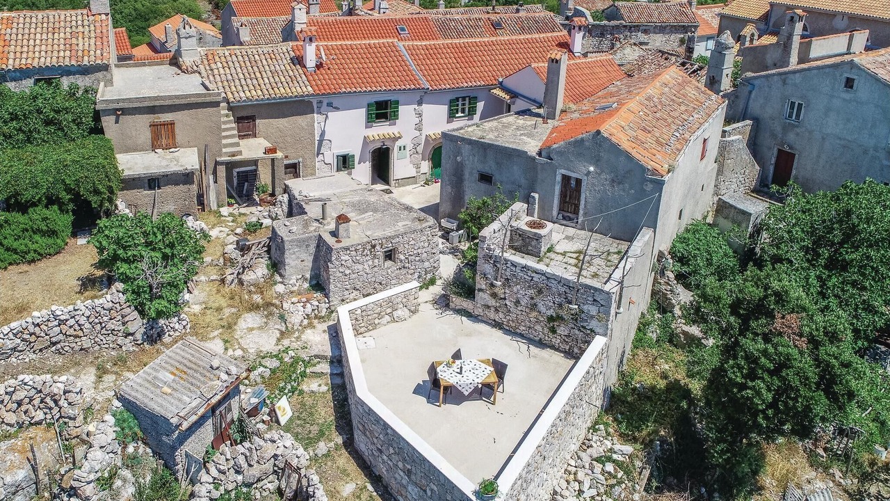 Photo of Outdoor in Cres