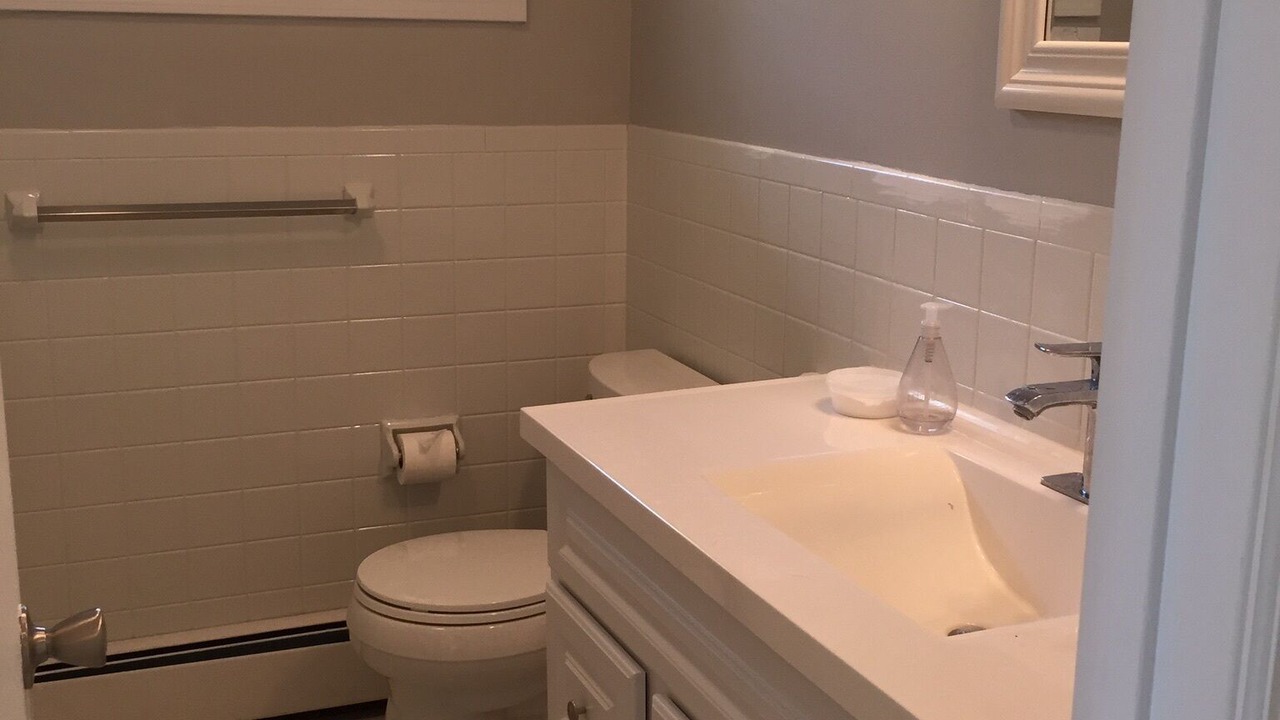 Photo of Bathroom in Aquebogue