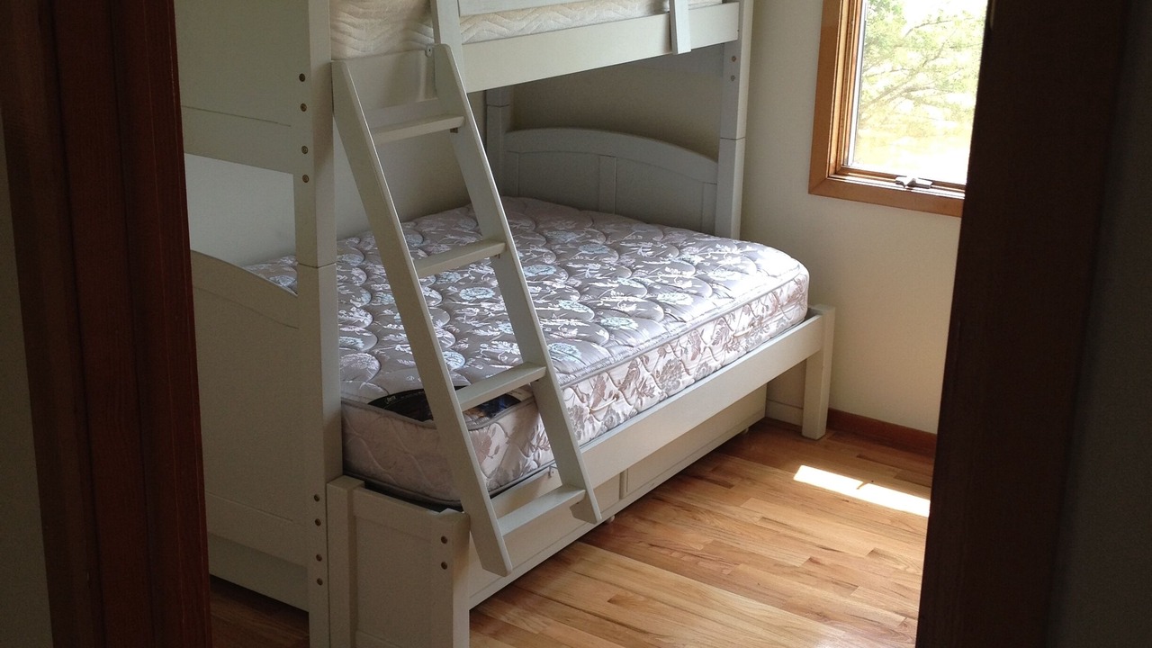 Photo of Bedroom in Aquebogue