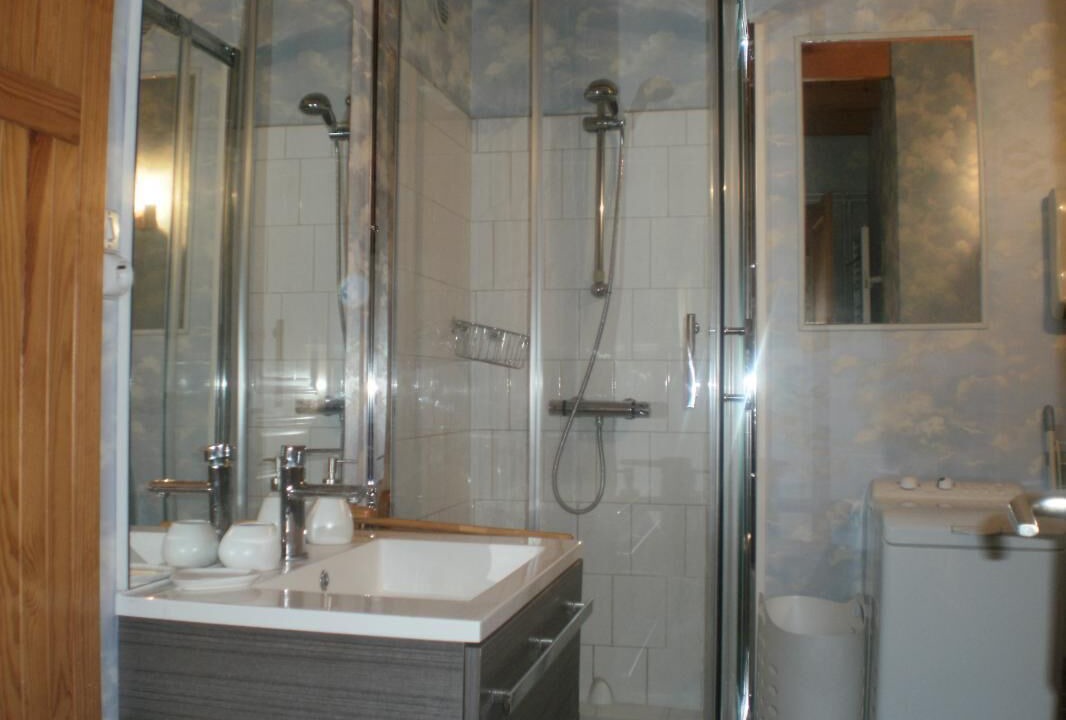 Photo of Bathroom in Coulomby