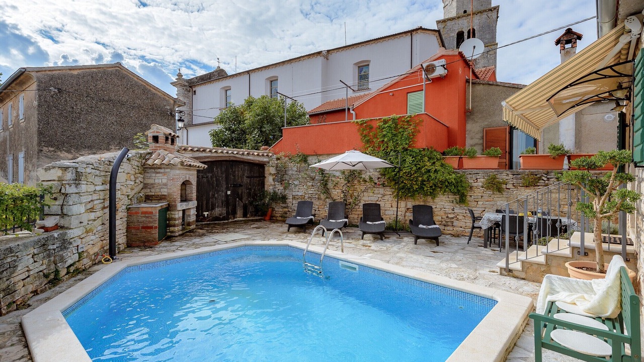 Photo of Outdoor in Tinjan