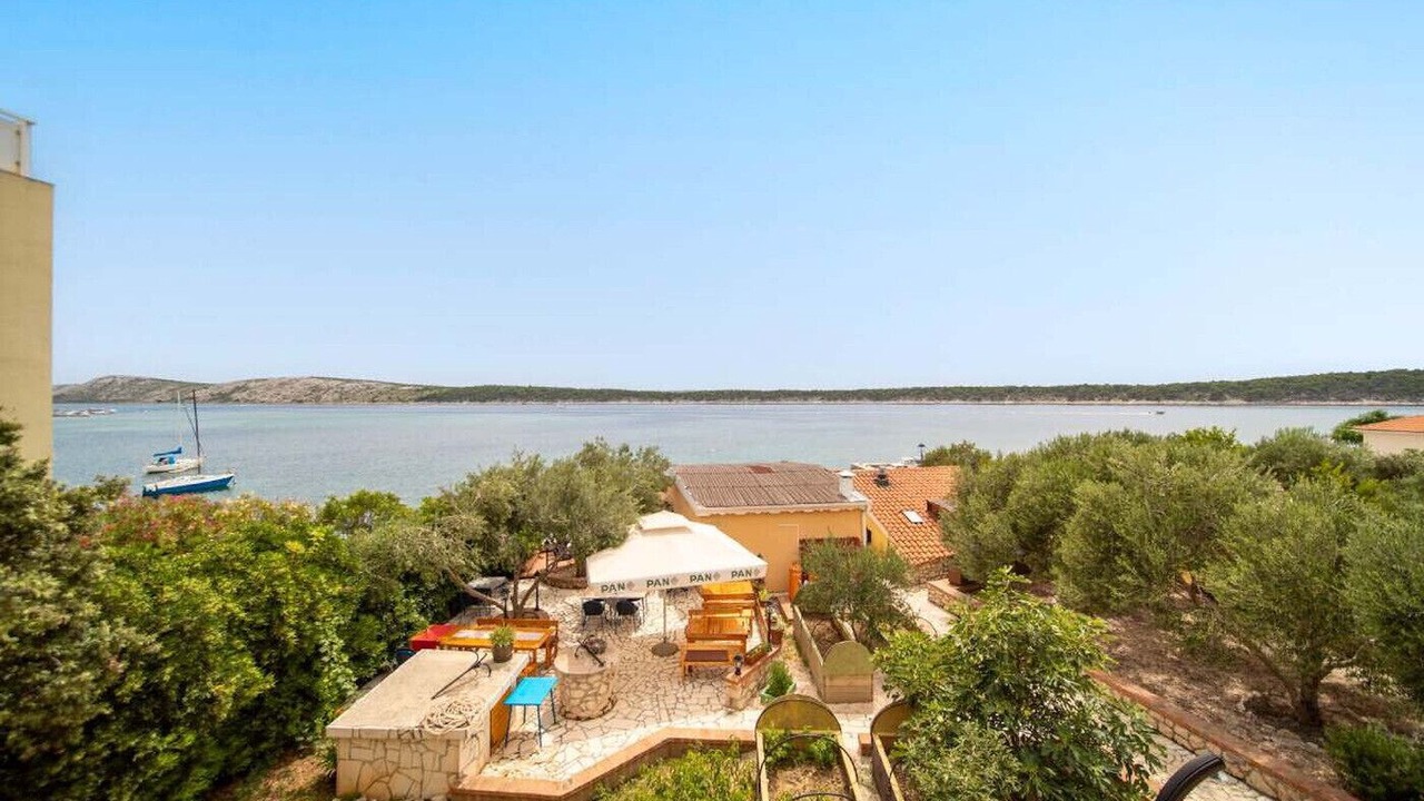 Photo of Patio Balcony in Barbat na Rabu
