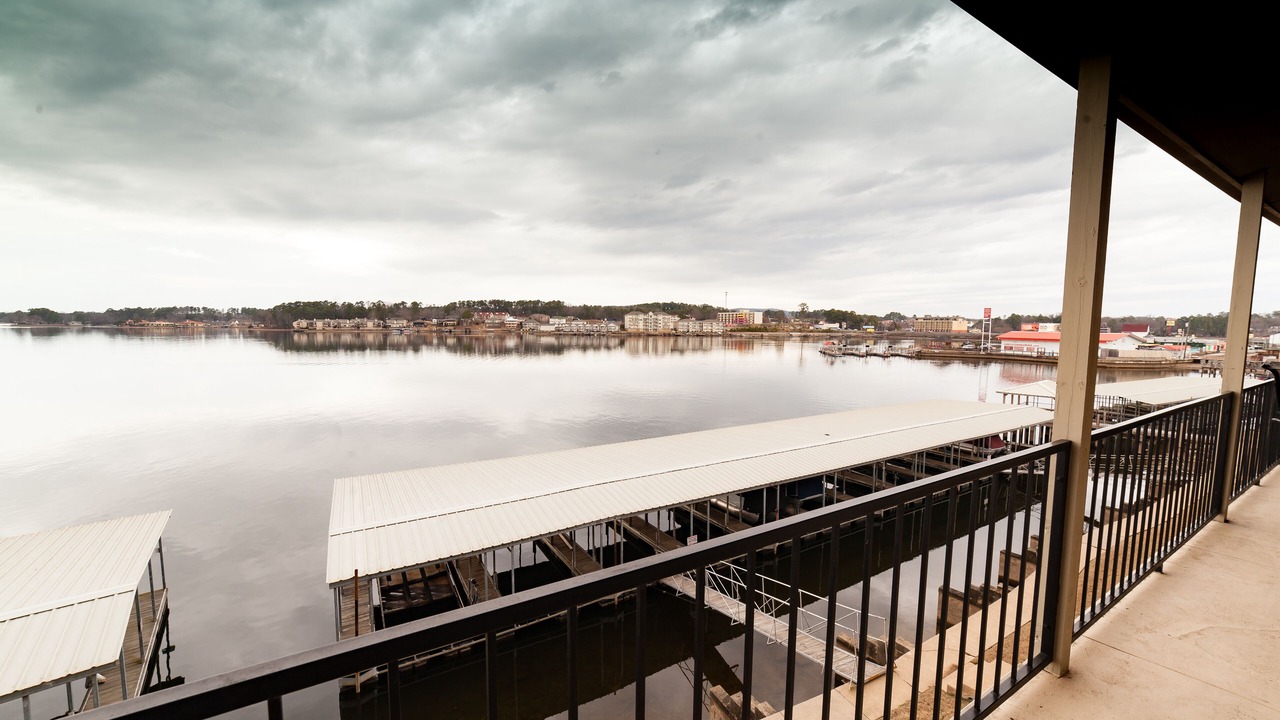 Photo of Others in Lake Hamilton