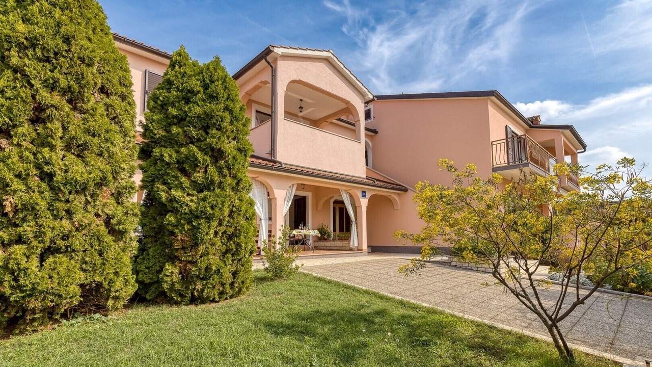 Photo of Outdoor in Borik